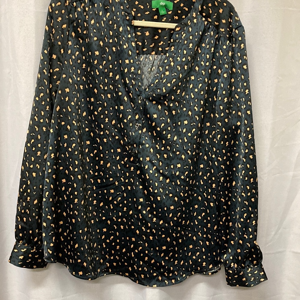 V neck 2- Button Poly Spandex Top (L)